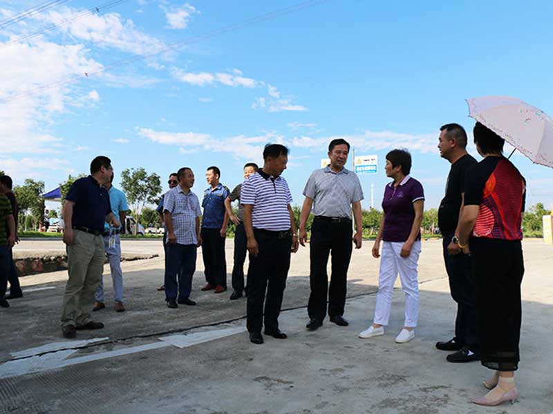 市領(lǐng)導(dǎo)來?？疾? title=